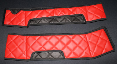 Sitzsockelverkleidung Kunstleder rot passend für VOLVO FH4 ab Bj. 2013 Beifahrersitz drehbar